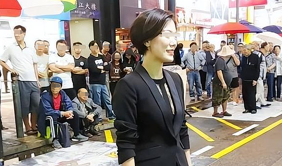 挣钱太少7年不准碰老婆,结婚8年窝囊至极在家不敢出声,今一夜爆红找回尊严被准入房睡?(组图) - 15