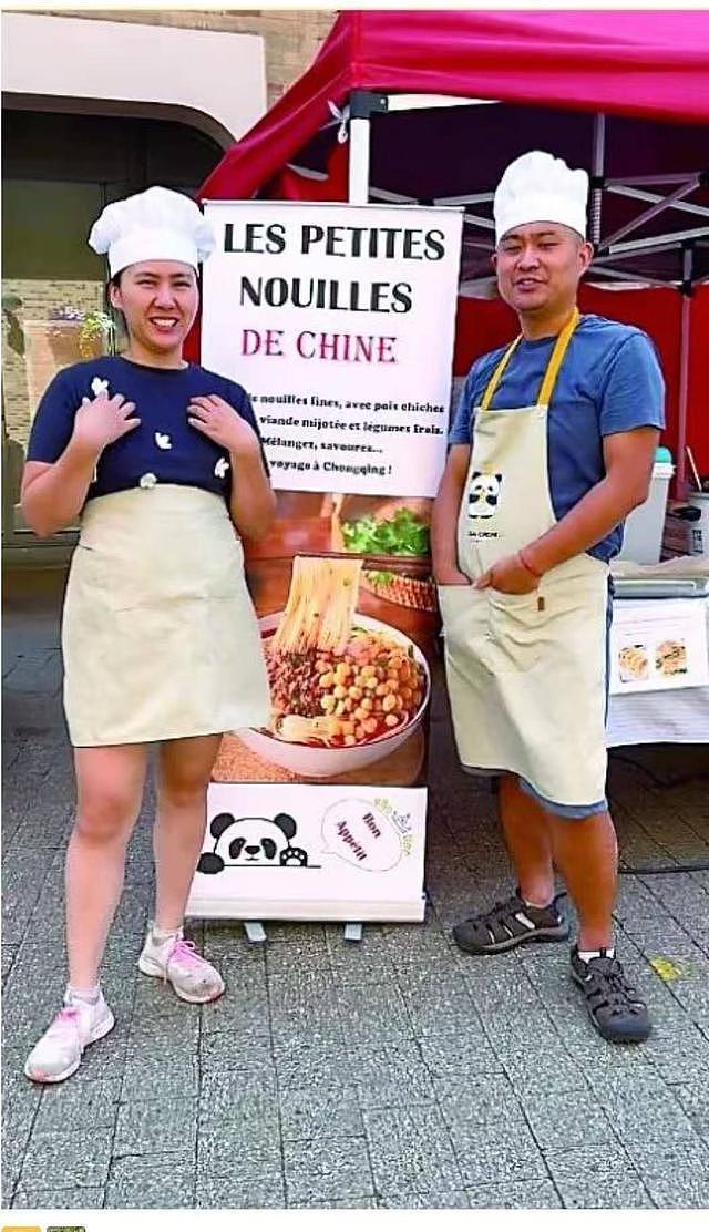 豌杂面火出国！重庆女子在比利时摆摊卖面：最贵9欧元一碗，每天毛收入近1000欧（视频/组图） - 1