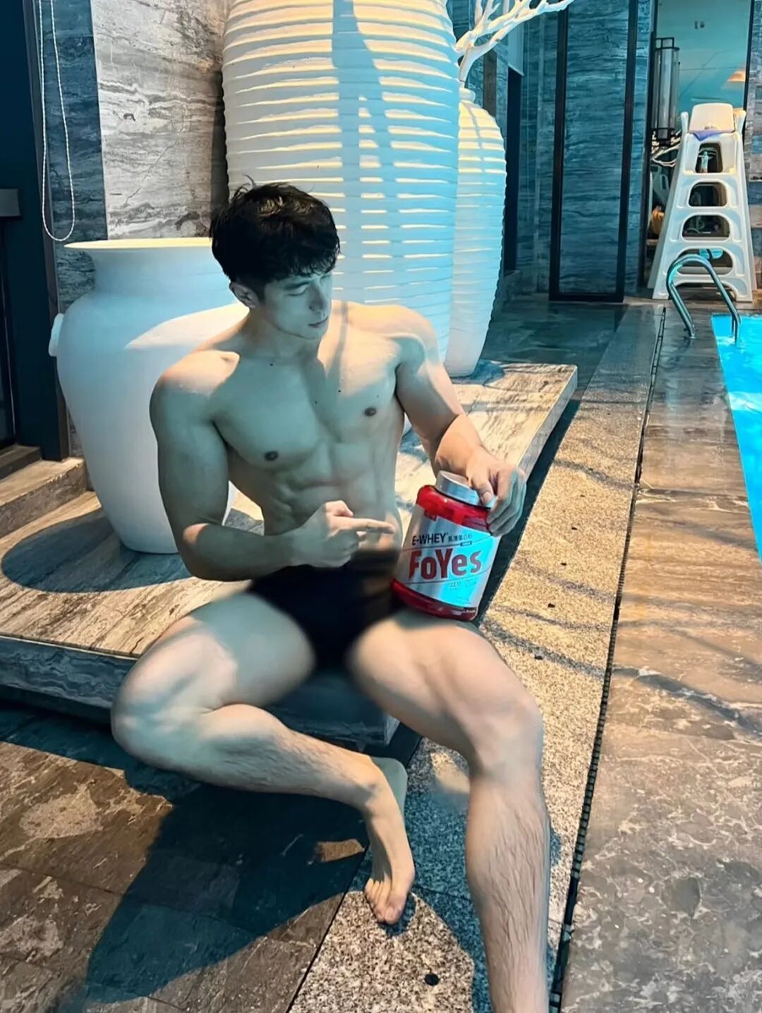 【帅哥】武汉189游泳肌肉教练，八块腹肌超诱人...（组图） - 1
