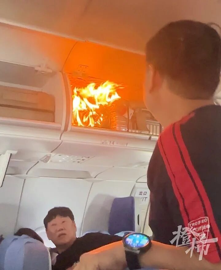 “着火的是韩国乘客携带的锂电池”！亲历者讲述国航机舱起火现场：火星子溅到头顶，有人惊魂尖叫（视频/组图） - 1