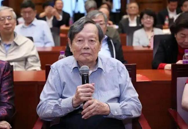杨振宁八月自曝“脖子供血不足” ，最后状态曝光（组图） - 10