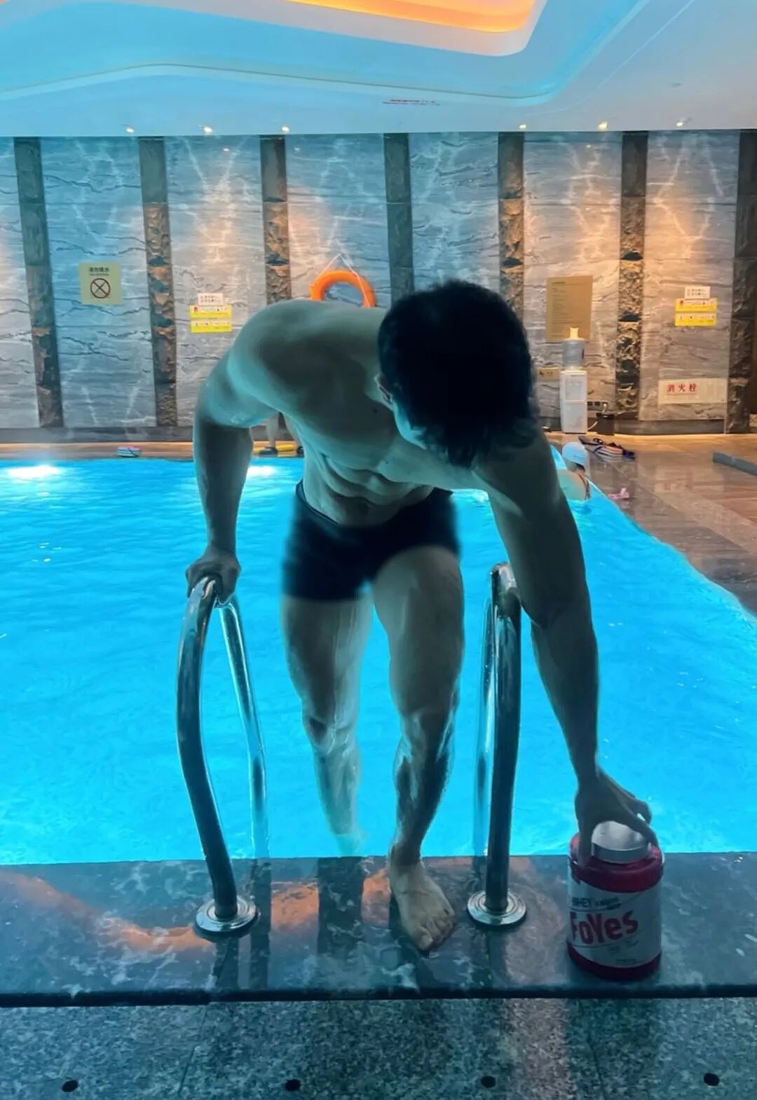 【帅哥】武汉189游泳肌肉教练，八块腹肌超诱人...（组图） - 10