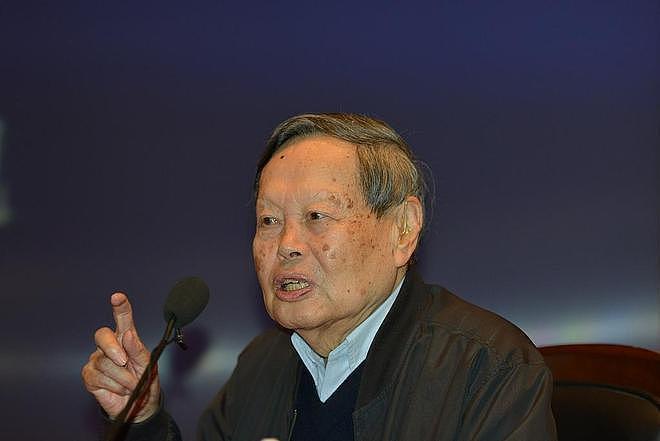 丘成桐悼念杨振宁:希望未来设立一个以杨振宁命名的奖项来纪念他(组图) - 1
