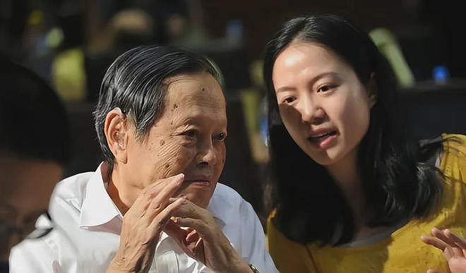 知名物理学家杨振宁因病逝世！翁帆发文悼念，称先生交出了一份满意的答卷，何其有幸能陪伴他（组图） - 1