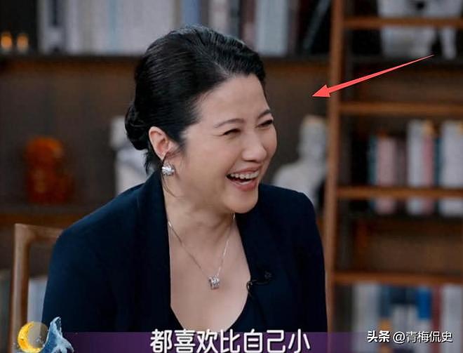 52岁颜丙燕官宣恋情！自曝已停经，小20岁男友被拍，称能接受丁克（组图） - 1