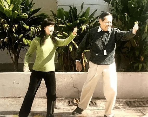 杨振宁获诺奖速度纪录至今未破，提出理论到获奖仅1年（组图） - 3