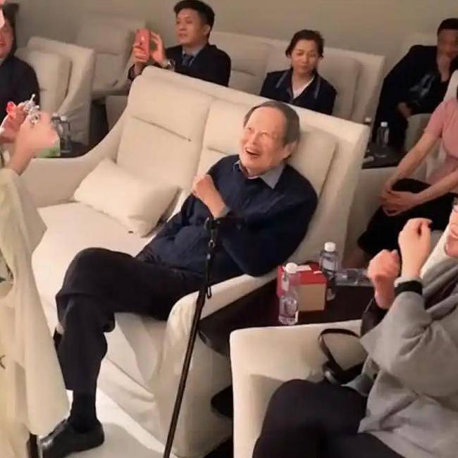 杨振宁八月自曝“脖子供血不足” ，最后状态曝光（组图） - 2