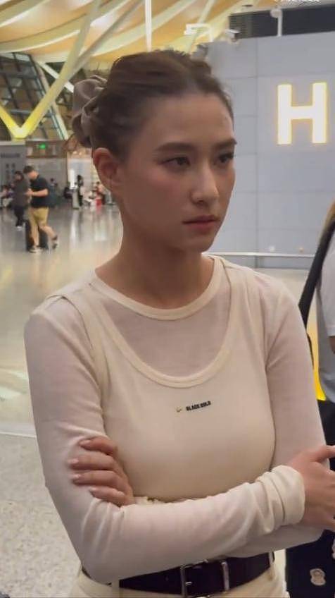赌王最美千金深V透视装亮相，婚姻状态成谜（组图） - 7