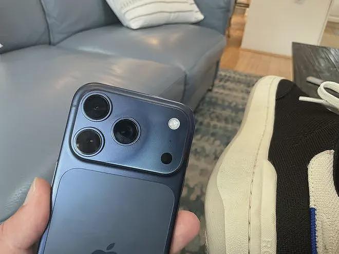 iPhone17 Pro Max被曝机身褪色,星宇橙变玫瑰金(组图) - 3