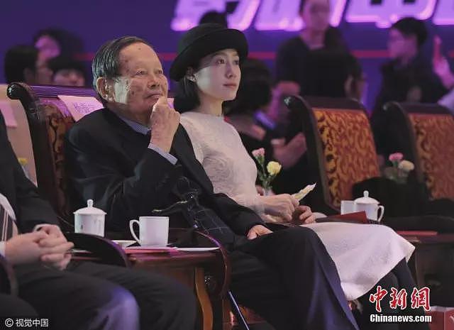 杨振宁夫人翁帆发文：他交出了一份满意的答卷（组图） - 1