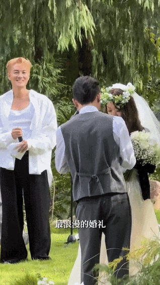 45岁吴克群公开现身婚礼，引全场尖叫：他才是真正的“浪漫疯子”（组图） - 1