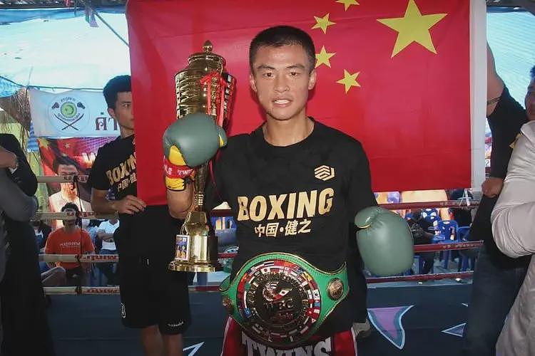 中国首位00后洲际拳王在澳洲乘公交车时遭袭，本人讲述：头被刺伤在救护车上昏迷，打算处理完后就回国休养（组图） - 2