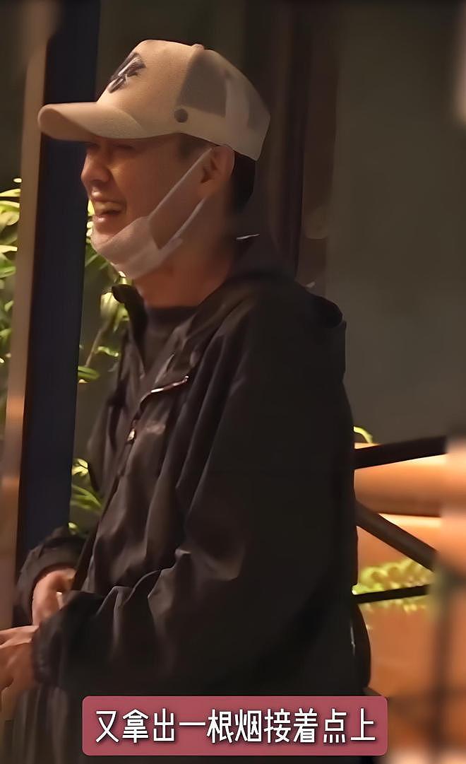 狗仔曝辛柏青与友人聚会开心大笑，乱扔烟头，网友：狗仔用心不良（组图） - 16