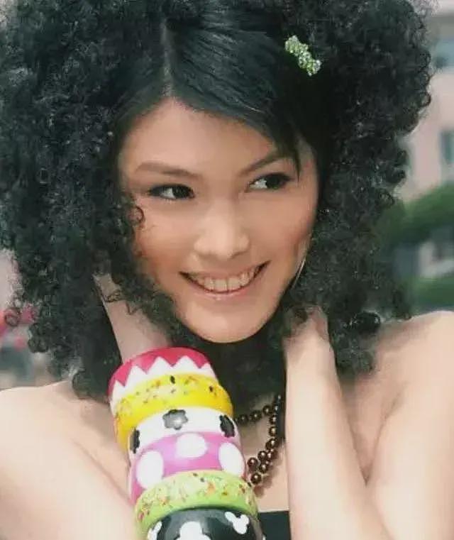 “丑小鸭”何穗的上位史：闪离伪富豪，上节目没情商，与奚梦瑶抢代言（组图） - 5