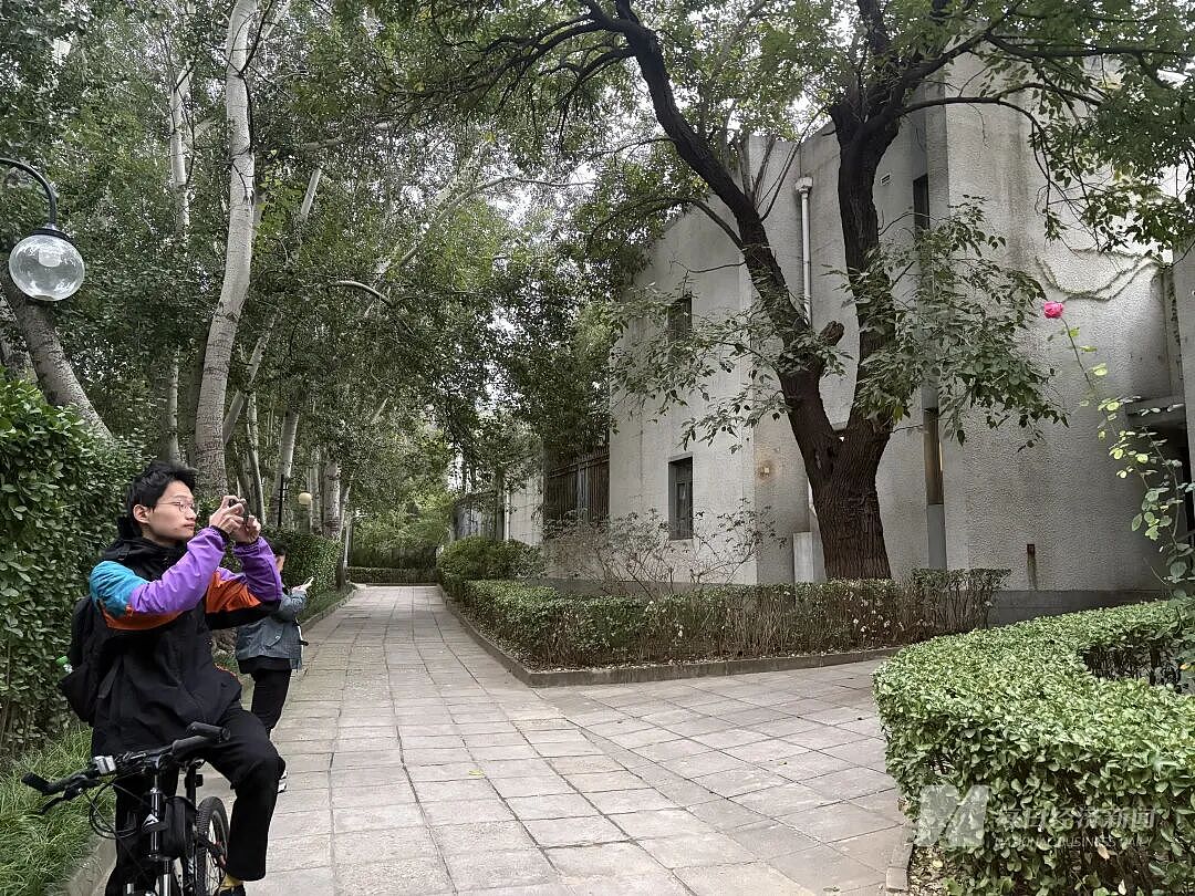 “你贡献给世界的，如此深奥；你奉献给祖国的，如此纯真！”从清华园住所到四古巷旧居，各界共缅杨振宁（组图） - 3