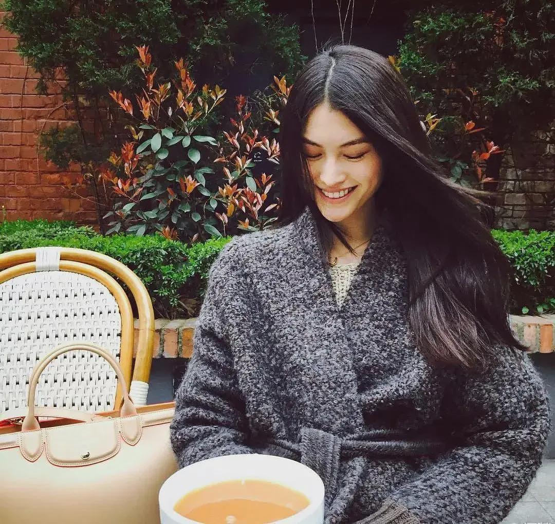 “丑小鸭”何穗的上位史：闪离伪富豪，上节目没情商，与奚梦瑶抢代言（组图） - 11