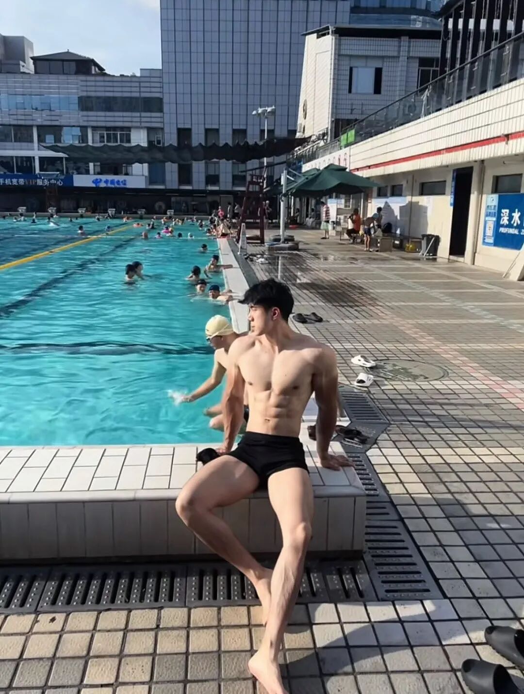 【帅哥】武汉189游泳肌肉教练，八块腹肌超诱人...（组图） - 11