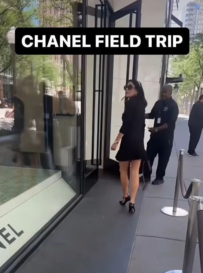 美国女星因没预约被香奈儿拒之门外，次日她换上一身名牌又去了，这次...（组图） - 14