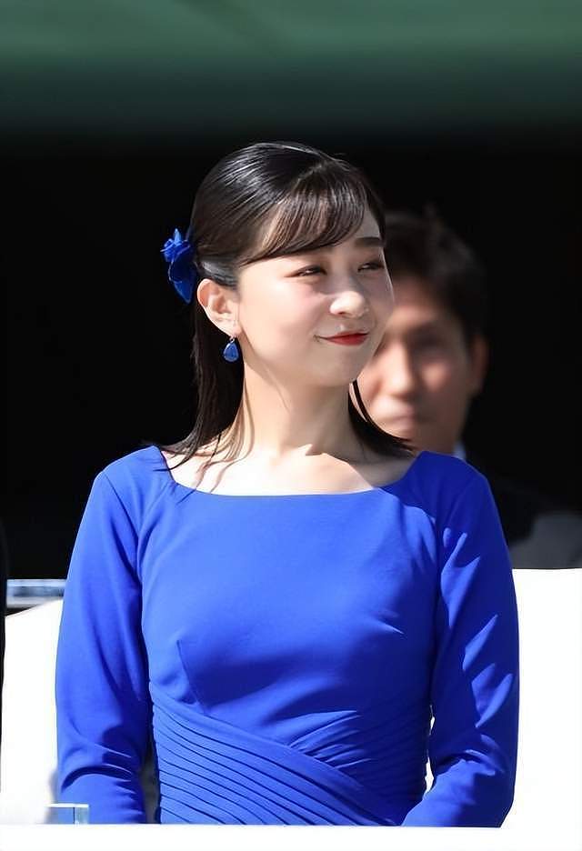 佳子公主穿粉色连衣裙惹争议，指过于显身材，搭玫瑰头饰显少女感（组图） - 6