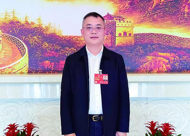 为何不选女婿做接班人?曹德旺:因为曹晖是我儿子,女婿履历被扒(组图) - 3