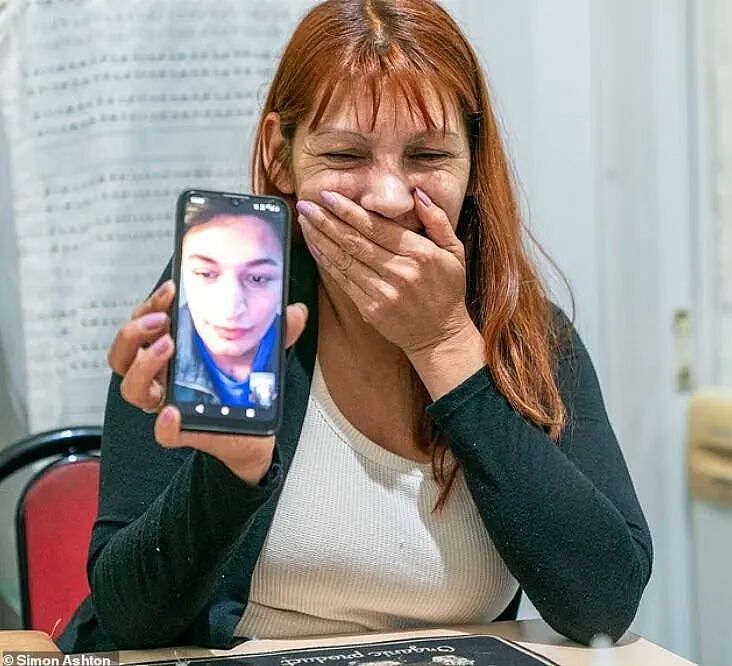利亚姆坠亡案嫌疑人卖惨:我只是为了能再见偶像,如今蹲监狱好惨(组图) - 4