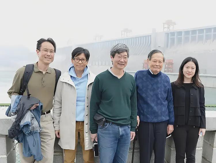 杨振宁长子杨光诺：感谢继母翁帆，这些年她是全家最温暖的依靠（组图） - 11