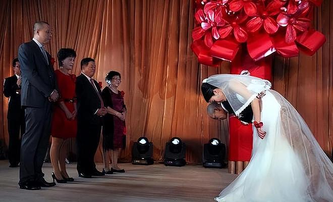 为何不选女婿做接班人?曹德旺:因为曹晖是我儿子,女婿履历被扒(组图) - 7
