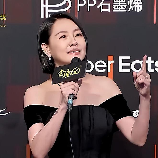 陈汉典lulu现身登记结婚，两人抱鸳鸯大红枕秀恩爱，女方激动落泪（组图） - 8