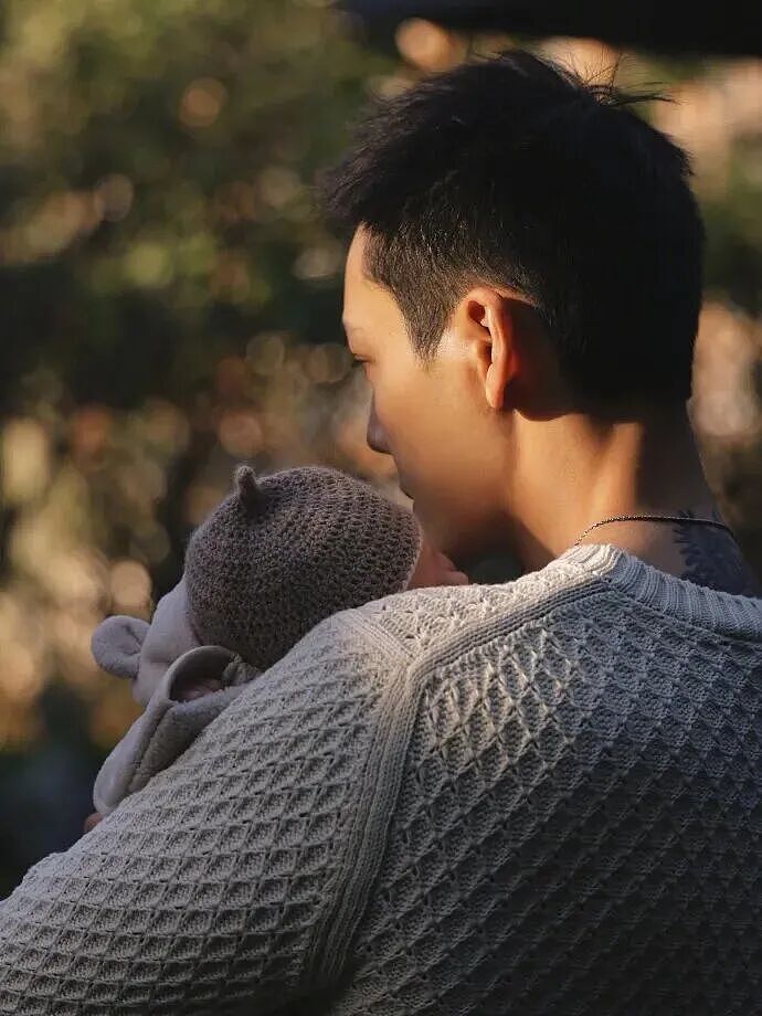 炸了！陈伟霆、何穗官宣生子！过往恋情被扒，和Angelababy、阿Sa曾霸屏港媒头条（组图） - 1