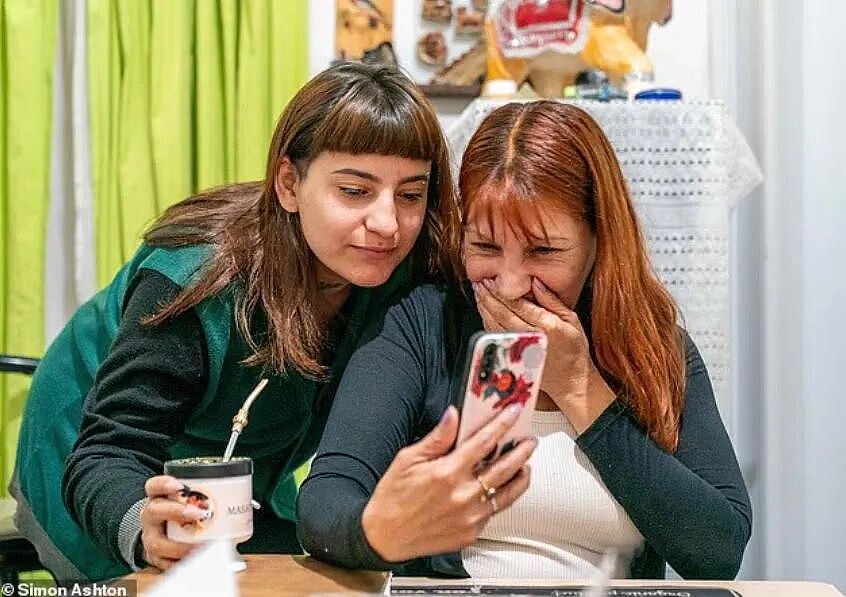 利亚姆坠亡案嫌疑人卖惨:我只是为了能再见偶像,如今蹲监狱好惨(组图) - 7