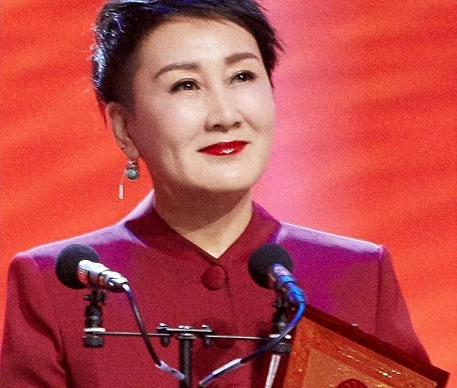 张凯丽34岁嫁给作家，和丈夫相爱30年，偏偏生了个不省心的女儿（组图） - 1