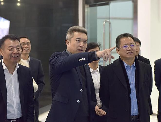 为何不选女婿做接班人?曹德旺:因为曹晖是我儿子,女婿履历被扒(组图) - 5