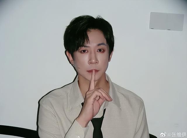 46岁董璇二胎传闻后现身机场，脱下外套回应怀孕！本人及工作室尚未回应（组图） - 3