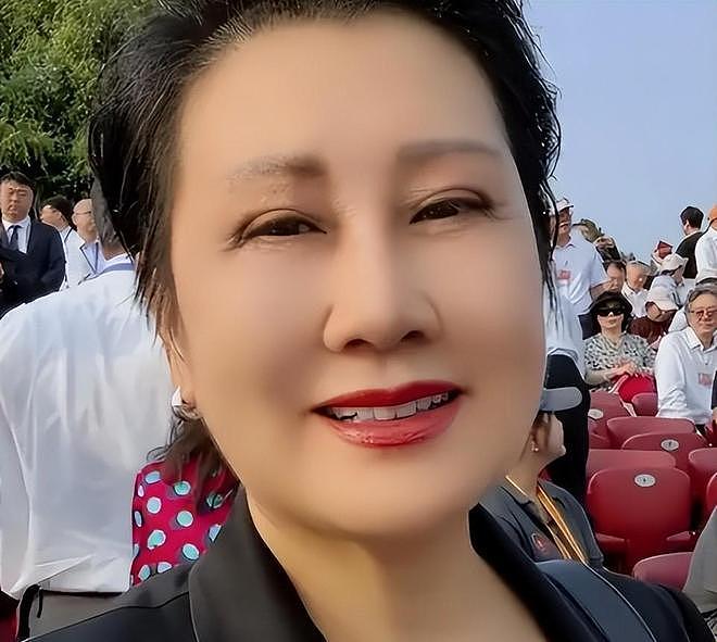 张凯丽34岁嫁给作家，和丈夫相爱30年，偏偏生了个不省心的女儿（组图） - 6