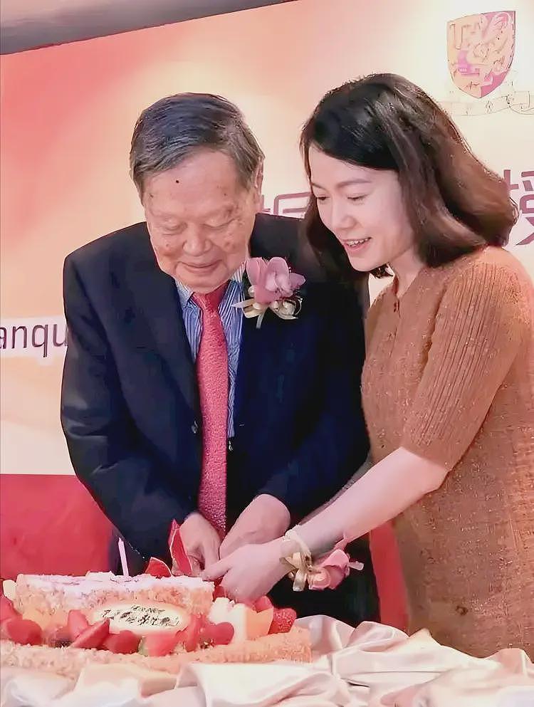 杨振宁长子杨光诺：感谢继母翁帆，这些年她是全家最温暖的依靠（组图） - 13