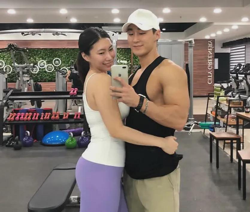 【美女】42岁阿姨撩走25岁肌肉男,闪婚生下双胞胎!健身房爱情也太高燃了...(组图) - 9