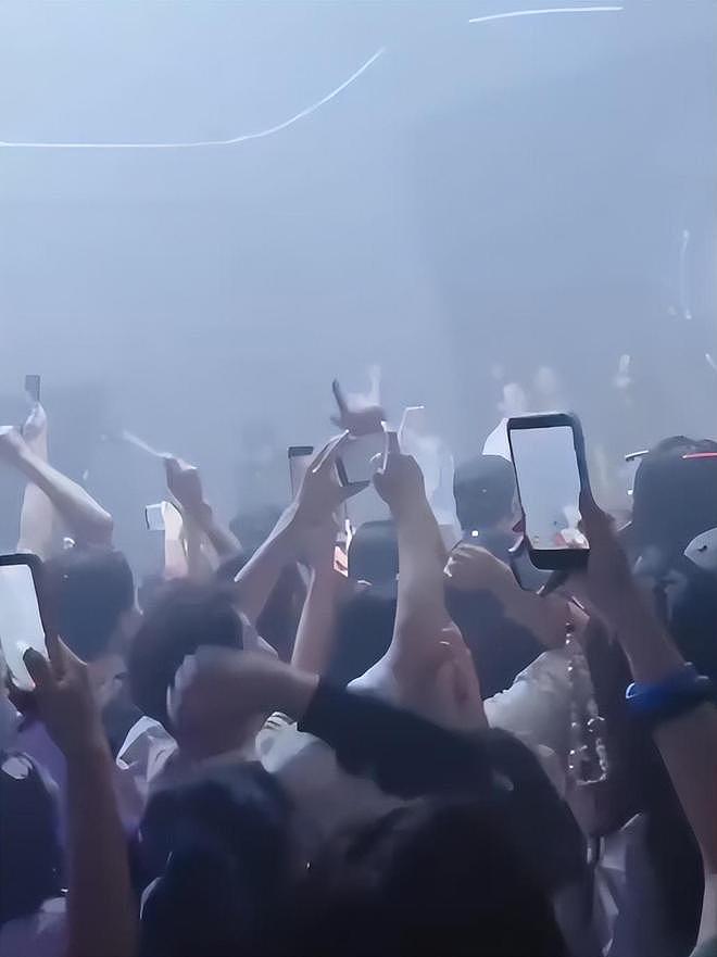 黄磊宣传乌镇用力过猛!戏剧节变夜店蹦迪现场,明星狂欢惹争议(组图) - 4