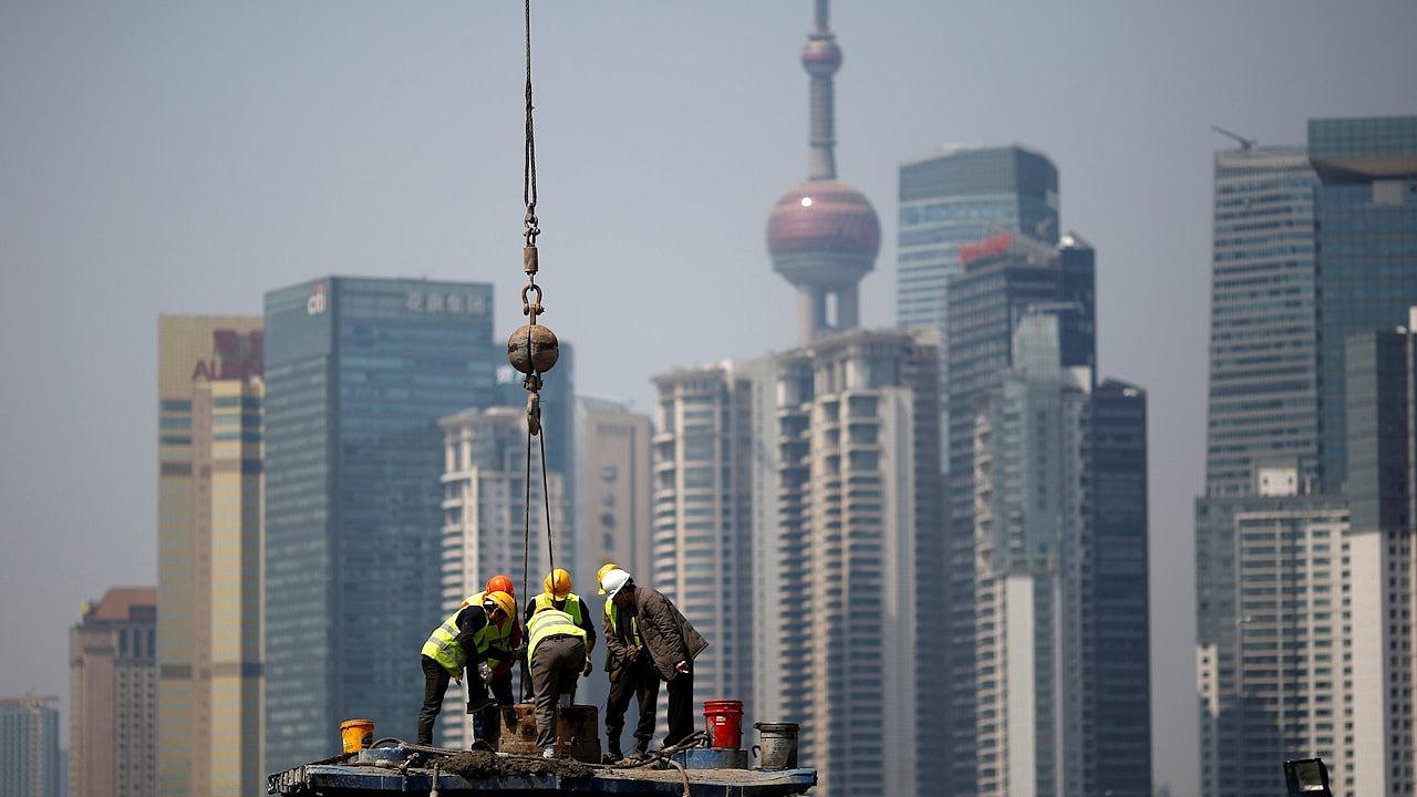 中国前三季度GDP同比增长5.2%!官方:顶住压力取得难能可贵成绩(图) - 1