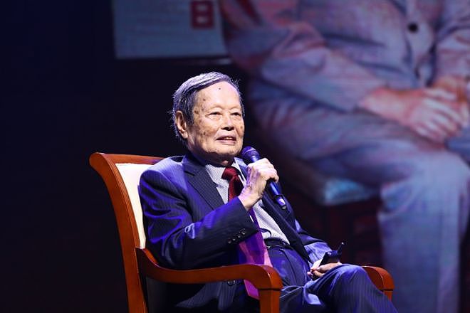 施一公撰文怀念杨振宁:惊悉逝世消息,瞬间懊悔不已(组图) - 1