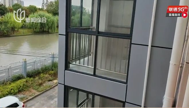 女业主:隔壁楼加装电梯,自己如厕不敢站起拉裤子(组图) - 1
