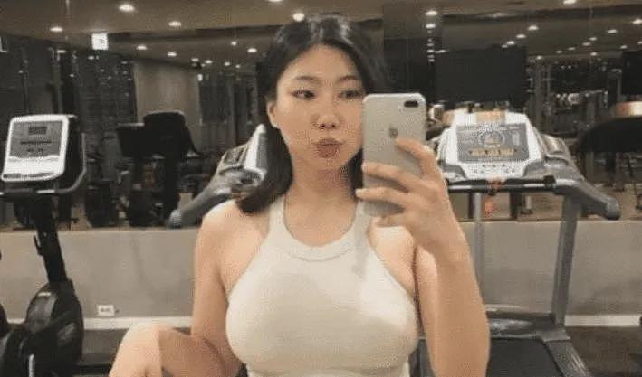 【美女】42岁阿姨撩走25岁肌肉男,闪婚生下双胞胎!健身房爱情也太高燃了...(组图) - 3