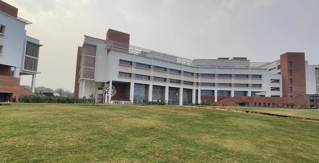 愤怒！女医学生校内惨遭4人侵犯，强行灌药扒衣，女部长炸碎三观 “谁让她晚上出门”（组图） - 2