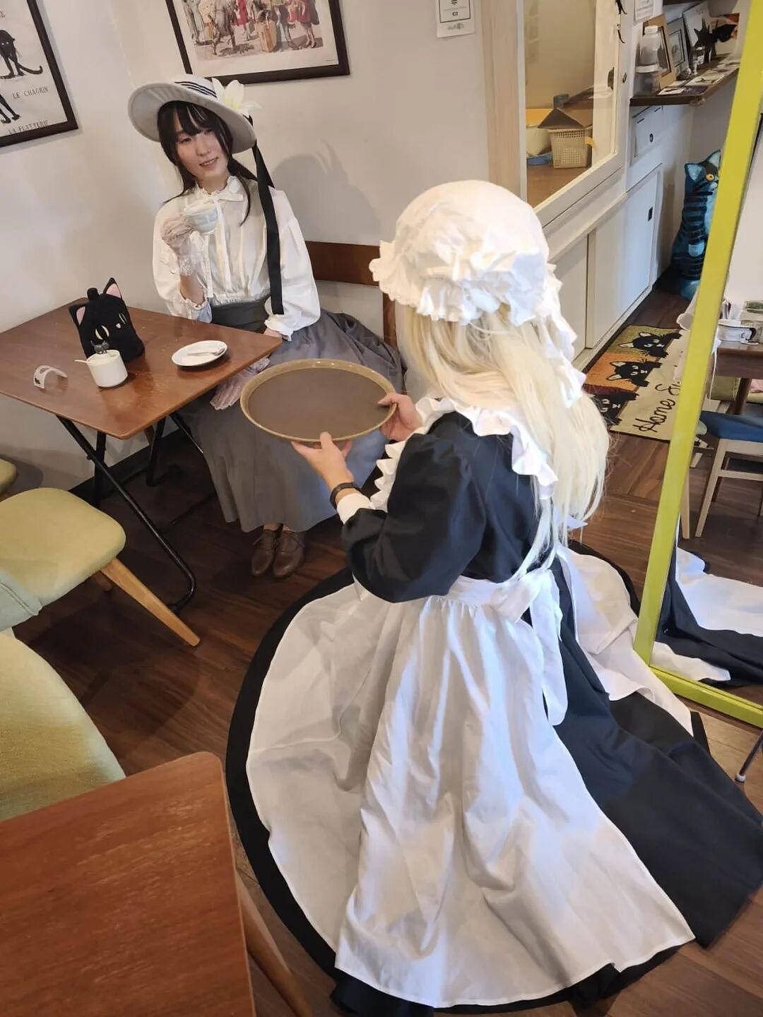 女仆咖啡厅让顾客花钱当女仆,员工享受帝王待遇!但这位大叔,你是来干啥的...(组图) - 22