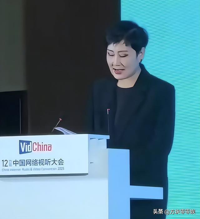 张凯丽34岁嫁给作家，和丈夫相爱30年，偏偏生了个不省心的女儿（组图） - 35