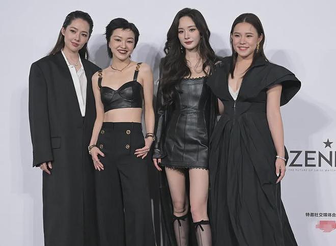 《VOGUE》杂志内涵明星！势利眼、抢压轴，热巴杨幂隔空躺枪（组图） - 21