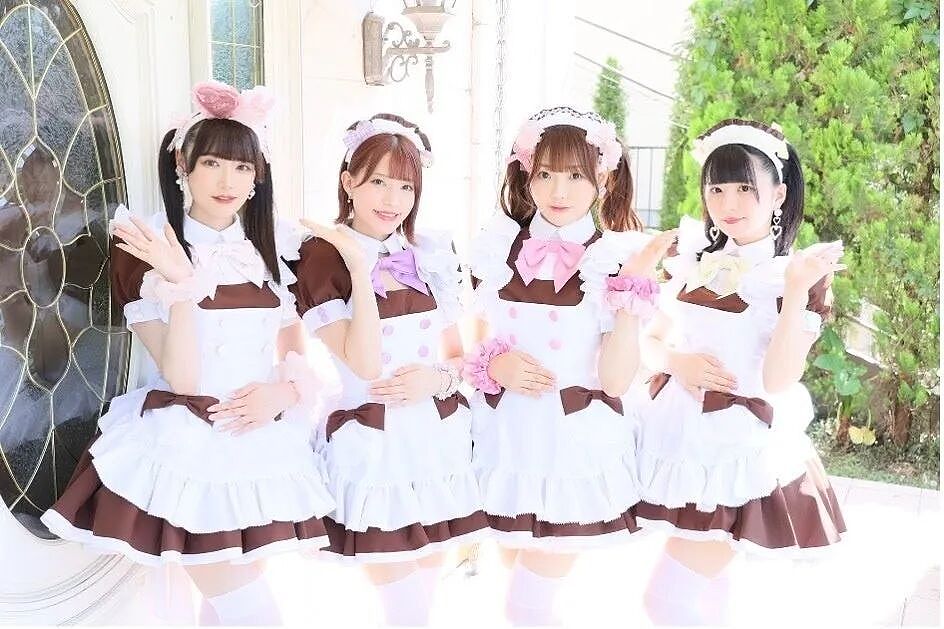 女仆咖啡厅让顾客花钱当女仆,员工享受帝王待遇!但这位大叔,你是来干啥的...(组图) - 1