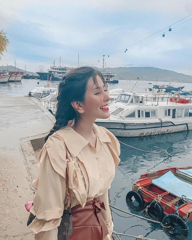【美女】越南00后最美校花，初恋脸搭配火辣身材，原来校服和翘臀更配（组图） - 8