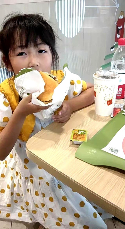【情感】被100万医疗费压垮，父亲为2岁重病女儿挖坟！8年后他们怎样了（组图） - 12