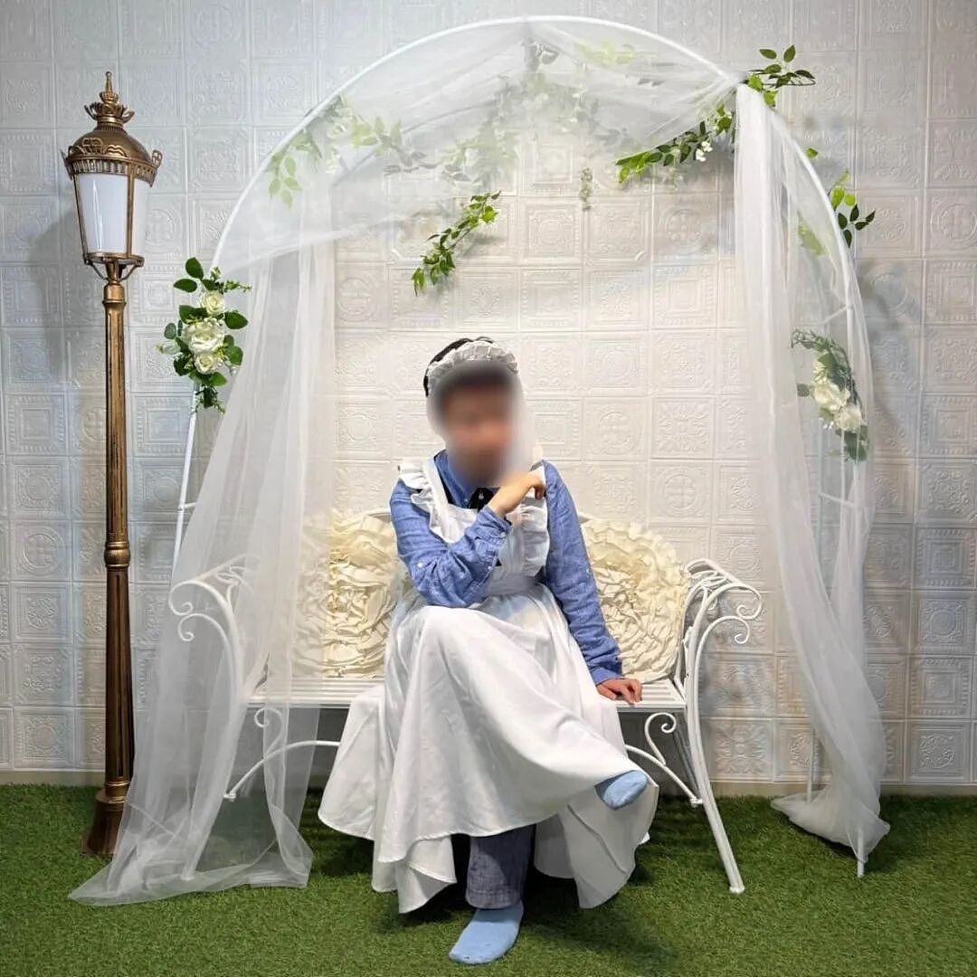 女仆咖啡厅让顾客花钱当女仆,员工享受帝王待遇!但这位大叔,你是来干啥的...(组图) - 21