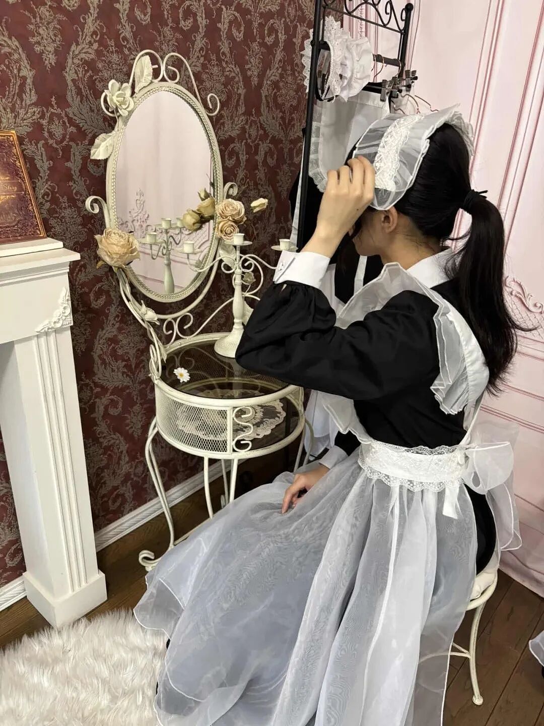 女仆咖啡厅让顾客花钱当女仆,员工享受帝王待遇!但这位大叔,你是来干啥的...(组图) - 10